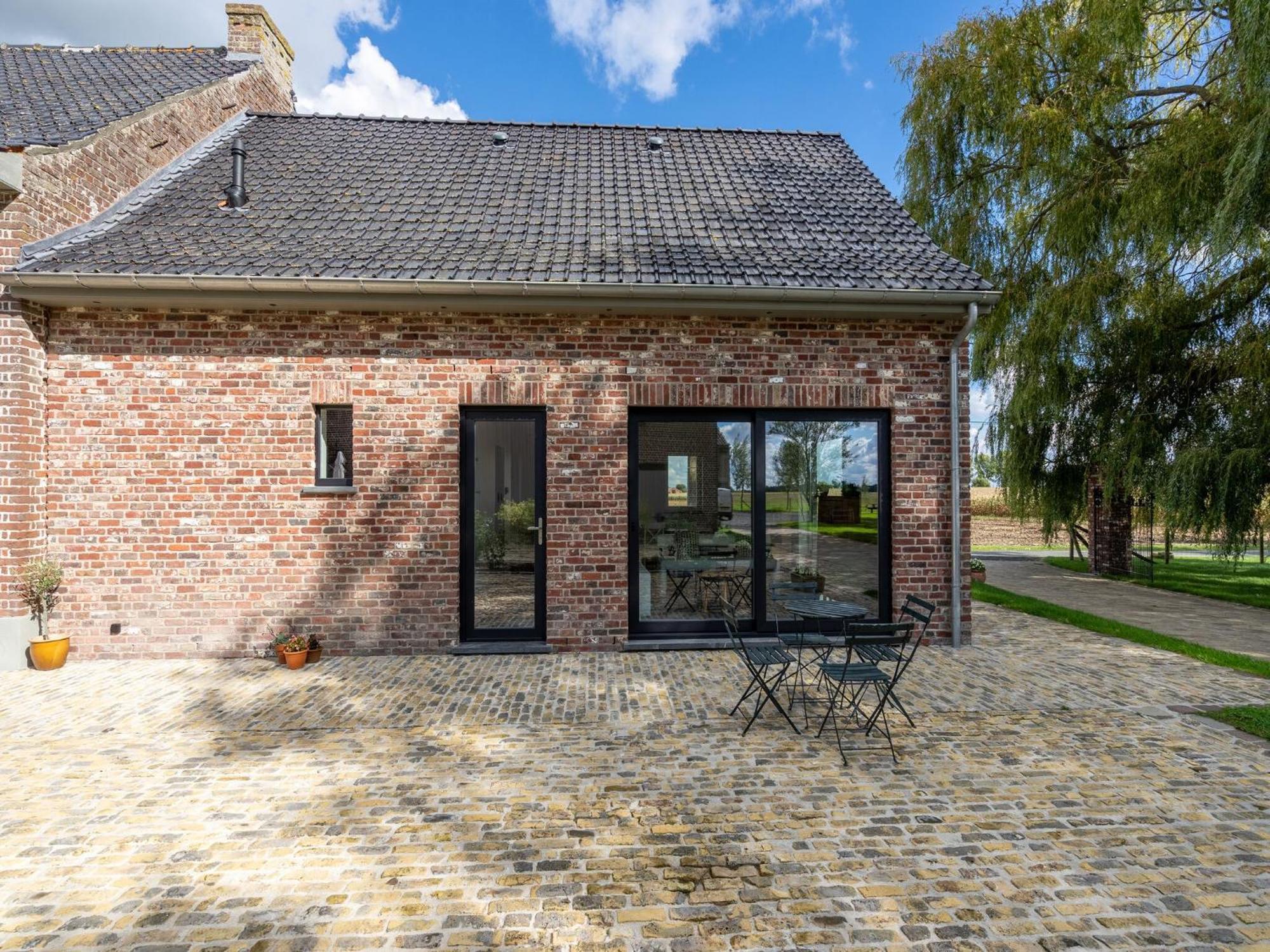 Spacious Holiday Home With Pond In Poperinge Roesbrugge-Haringe Екстериор снимка