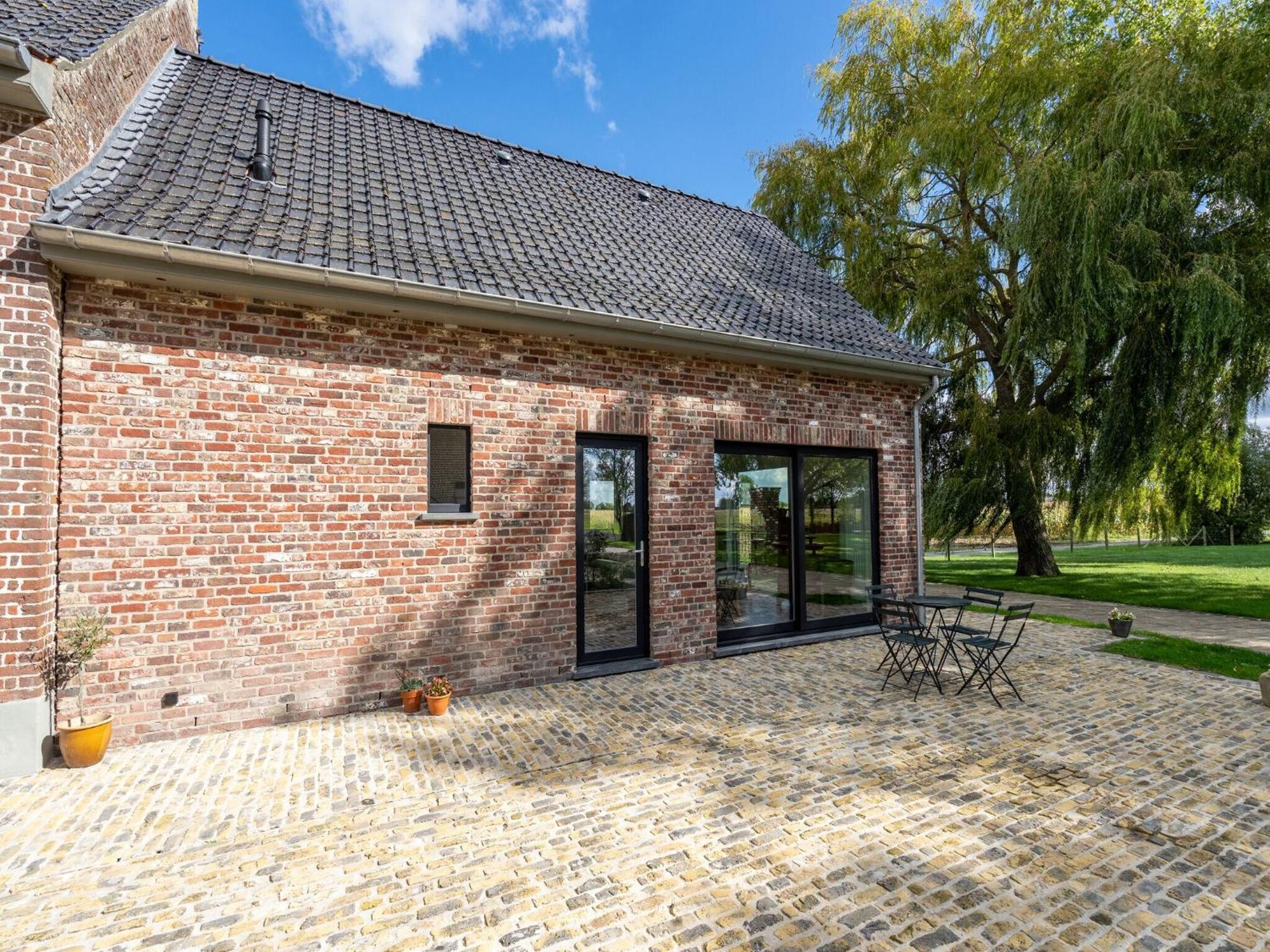 Spacious Holiday Home With Pond In Poperinge Roesbrugge-Haringe Екстериор снимка